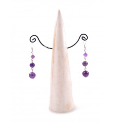 Ceruse-shaped white earring display